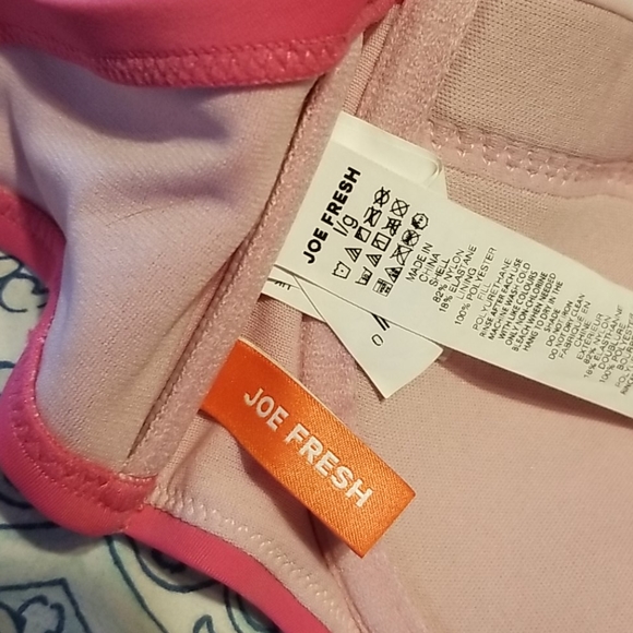 Pink bathing suit top with removal straps - Picture 4 of 5